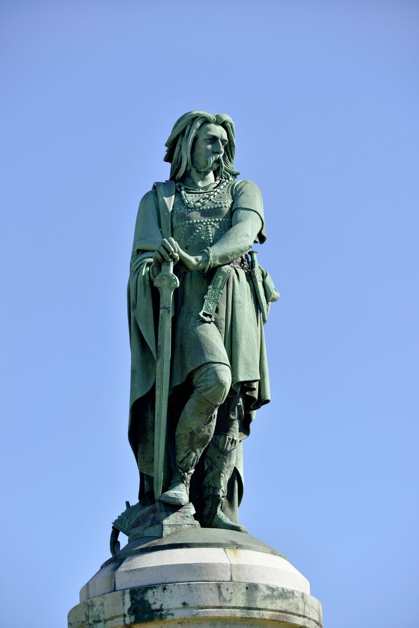 Vercingetorix (Kr. e. 72-46), gall vezető kolosszális szobra - Millet Aime (1819-1891) szobra 6,60 m magas erige 1865-ben a Mont Auxois nyugati részén (7 méter magasan Viollet Le Duc) Alise Sainte Reine 1865 alkotó: Aime Millet