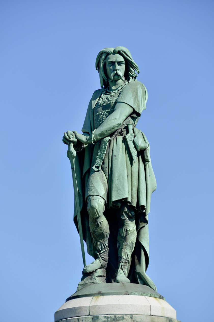 Vercingetorix (Kr. e. 72-46), gall vezető kolosszális szobra - Millet Aime (1819-1891) szobra 6,60 m magas erige 1865-ben a Mont Auxois nyugati részén (7 méter magasan Viollet Le Duc) Alise Sainte Reine 1865 alkotó: Aime Millet
