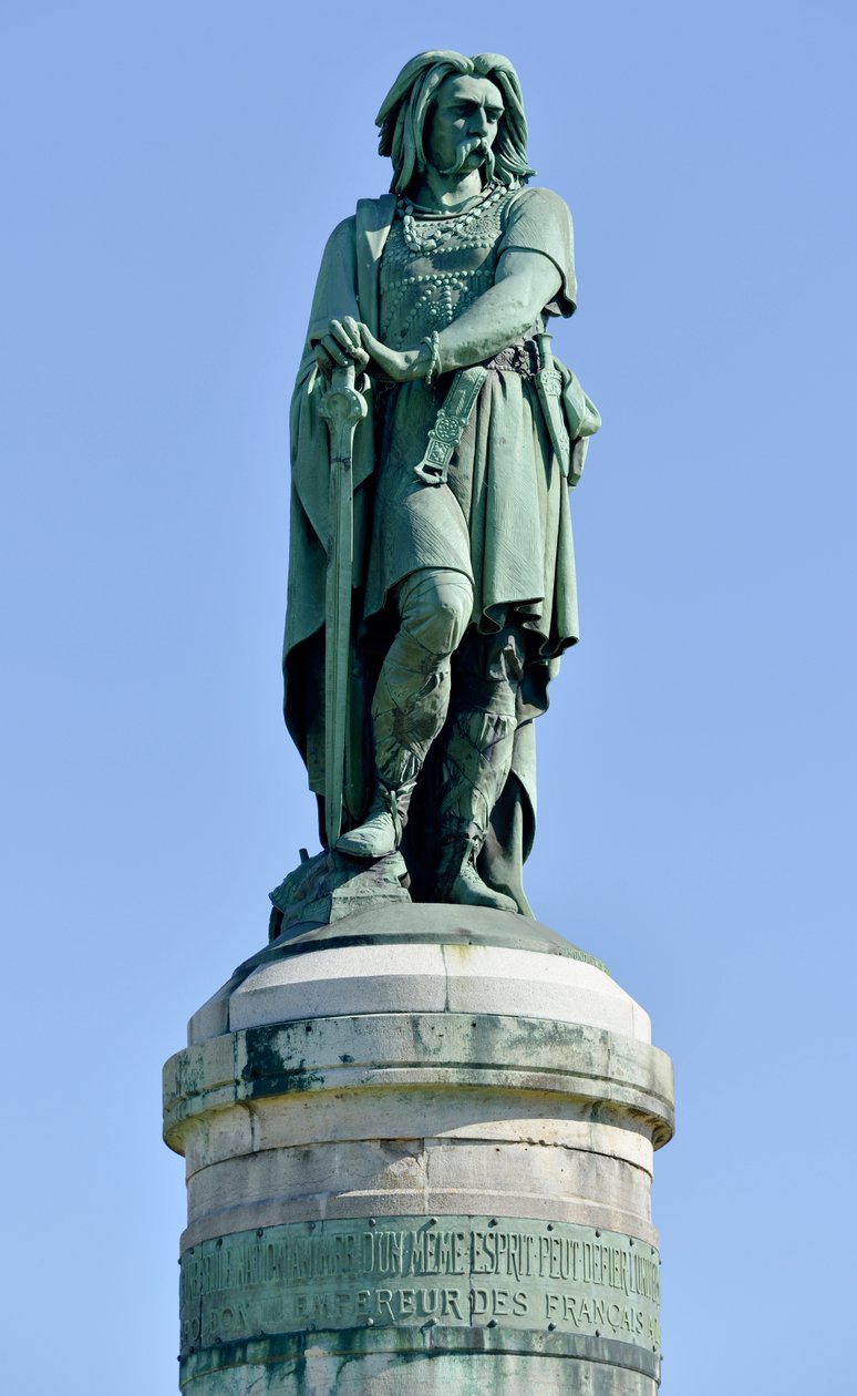 Vercingetorix (Kr. e. 72-46), gall vezető kolosszális szobra - Millet Aime (1819-1891) szobra 6,60 m magas erige 1865-ben a Mont Auxois nyugati részén (7 méter magasan Viollet Le Duc) Alise Sainte Reine 1865 alkotó: Aime Millet