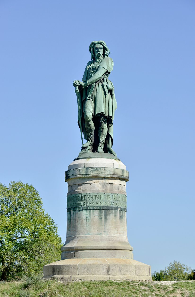 Vercingetorix (Kr. e. 72-46), gall vezető kolosszális szobra - Millet Aime (1819-1891) szobra 6,60 m magas erige 1865-ben a Mont Auxois nyugati részén (7 méter magasan Viollet Le Duc) Alise Sainte Reine 1865 alkotó: Aime Millet