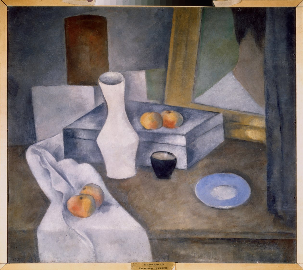 Csendélet almával és kék csészealjjal (Csendélet almával és kék csészealjjal) - Alekszandr Vasziljevics Sevcsenko (Alexandre Chevchenko) munkája (1883-1948), olaj, karton, 1910 körül - Orosz művészet, 20. század, avantgárd - Állami orosz Múzeum, S alkotó: Aleksandr Vasilievich Shevchenko