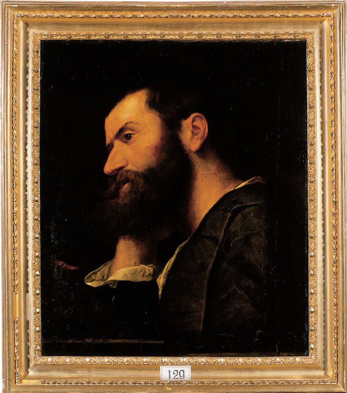 Pietro Aretino költő portréja, mellig érő, fejét a jobb kezére támasztva egy növénnyel díszített párkánynál alkotó: Alessandro Bonvicino Moretto