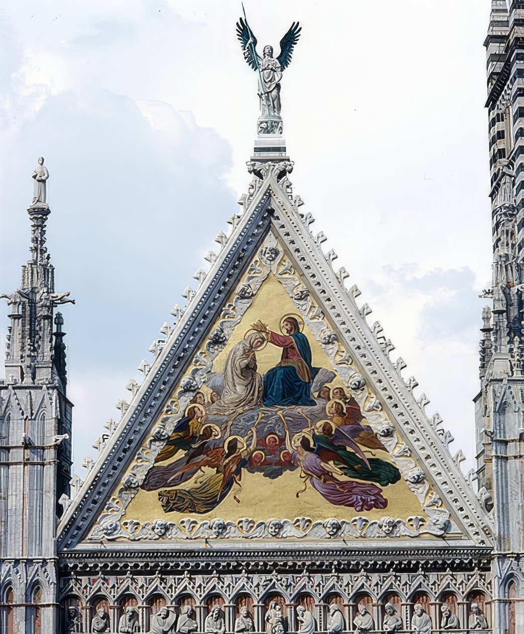 Sienai katedrális (Cattedrale di Santa Maria Assunta). 1215-1263. Részlet: mozaik Mária koronázásával. 1878 alkotó: Alessandro Franchi