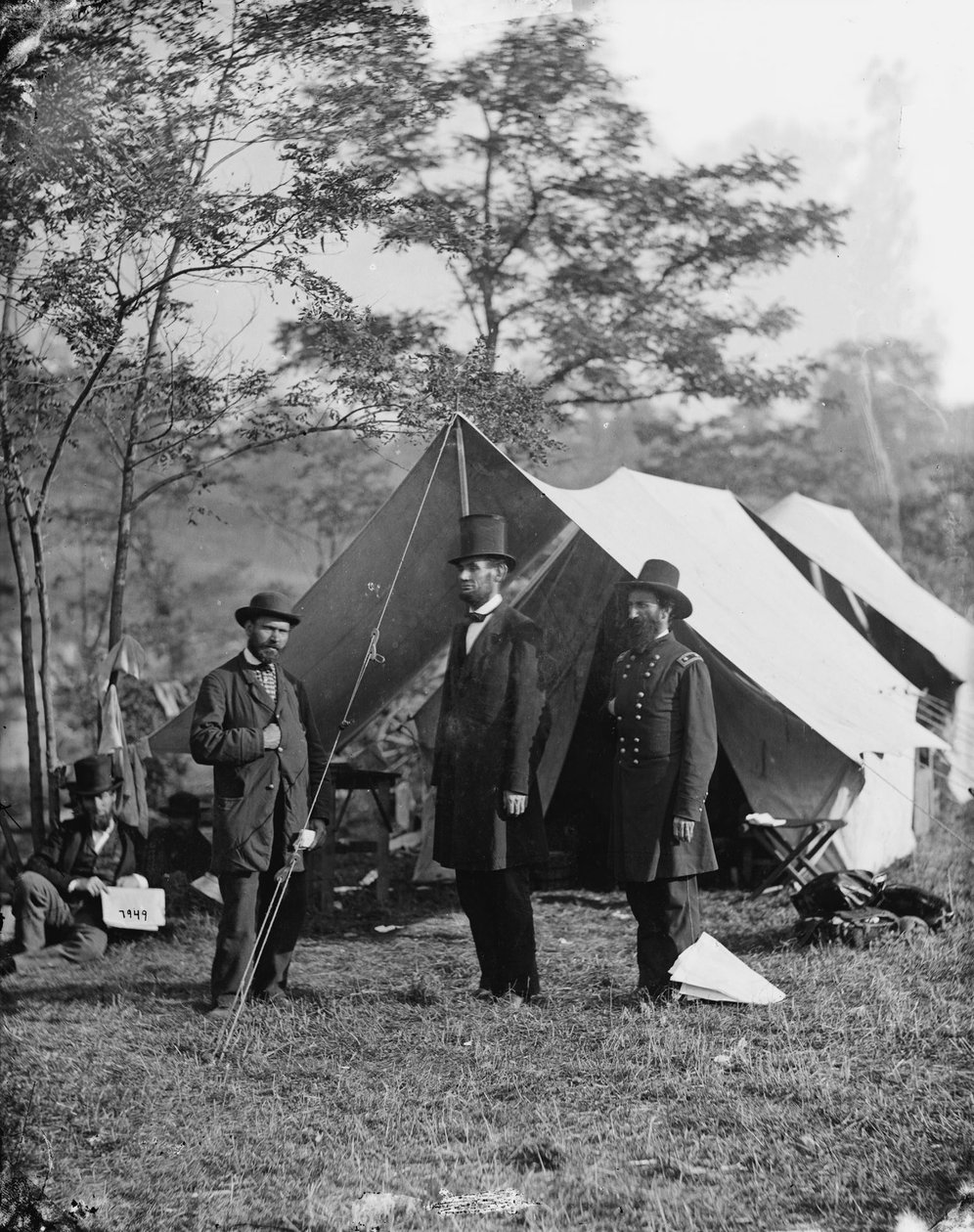 Abraham Lincoln Allan Pinkertonnal és John A. McClernand vezérőrnaggyal, 1862 alkotó: Alexander Gardner
