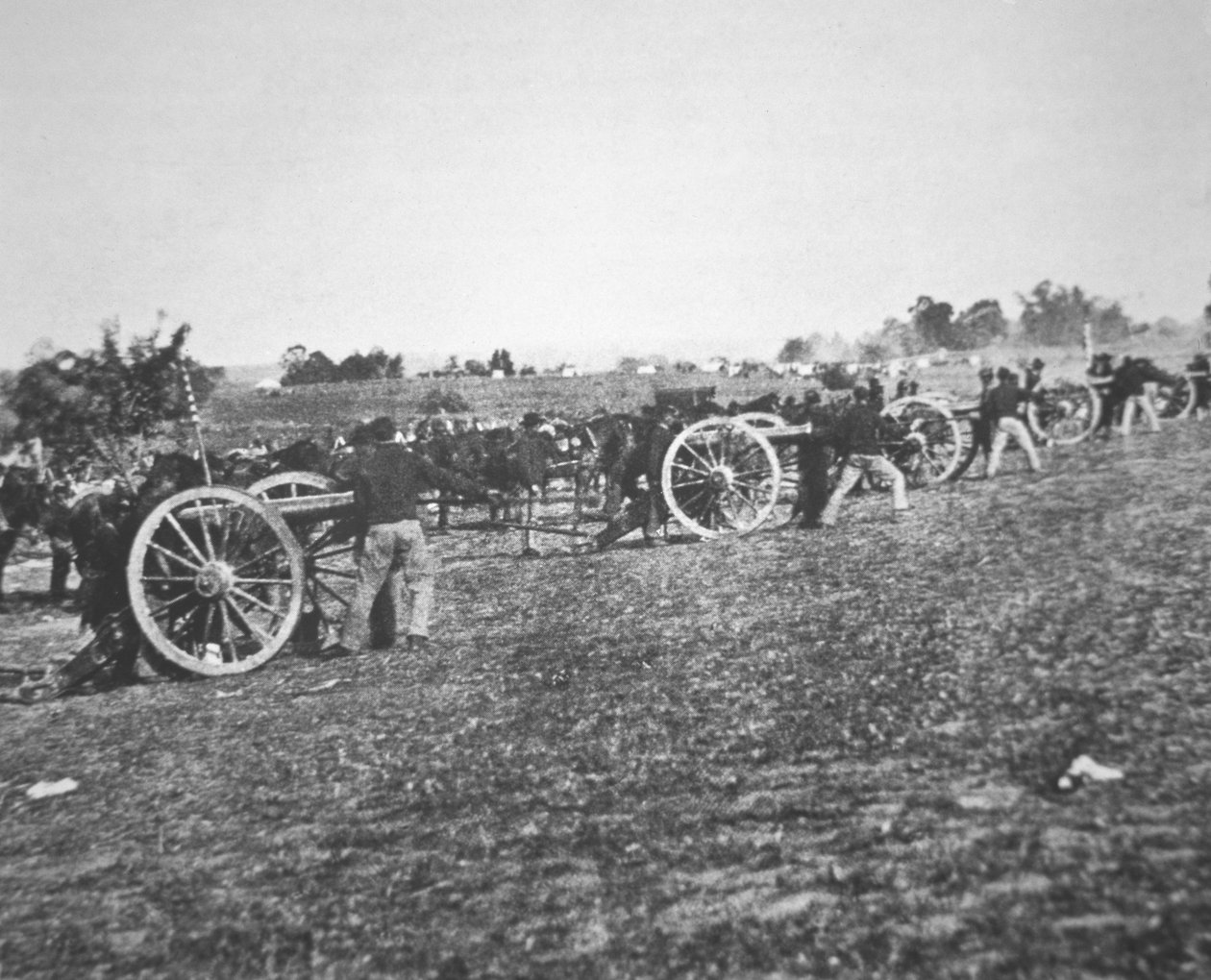 Battery D., 2. amerikai tüzérségi szövetségi hadsereg akcióban az amerikai polgárháború alatt (1861-65) (f/w fotó) alkotó: Alexander Gardner