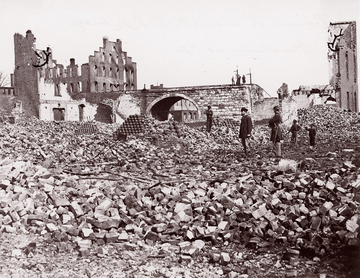 Romok a Richmond és a Petersburg Railroad Bridge végén, Richmond, 1861-65. alkotó: Alexander Gardner