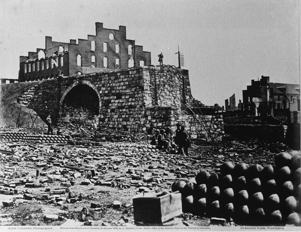 Ruins of an Arsenal, Richmond, Virginia, 1863. április (albuminnyomat kollódiumnegatívról) alkotó: Alexander Gardner