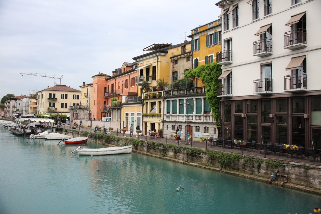 Peschiera del Garda Klein Venedig alkotó: Alexandra Joseph
