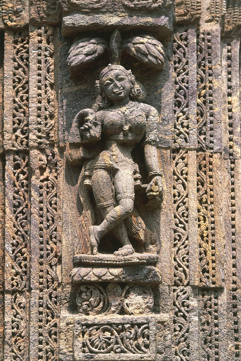 Táncosnő, dombormű a táncteremben (Nata Mandir), Naptemplom (UNESCO világörökségi lista) alkotó: Nicolas Toussaint Charlet