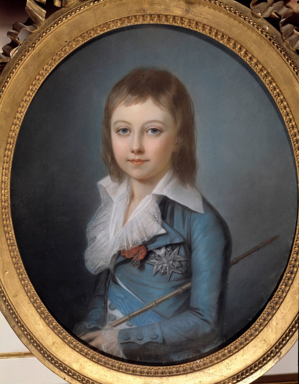 XVII. Lajos (1785-1795) portréja, Alexander Kucharski (1741-1819) delfin-pasztellfestményével. Mérete 0,62 x 0,52 m. Versailles, Versailles-i kastélyok és Trianon alkotó: Alexandre Kucharski