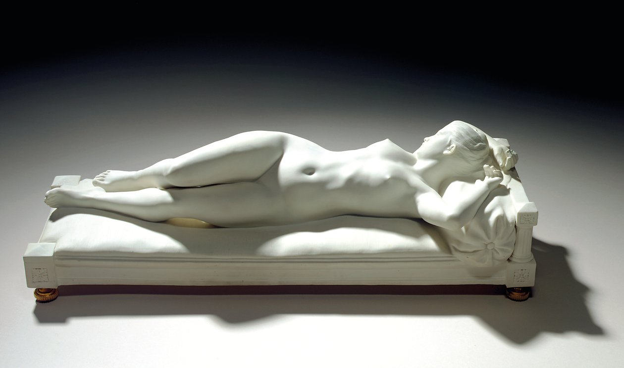 Sevres kekszfigura egy fekvő aktról, „Le Repos” alkotó: Alfred Boucher