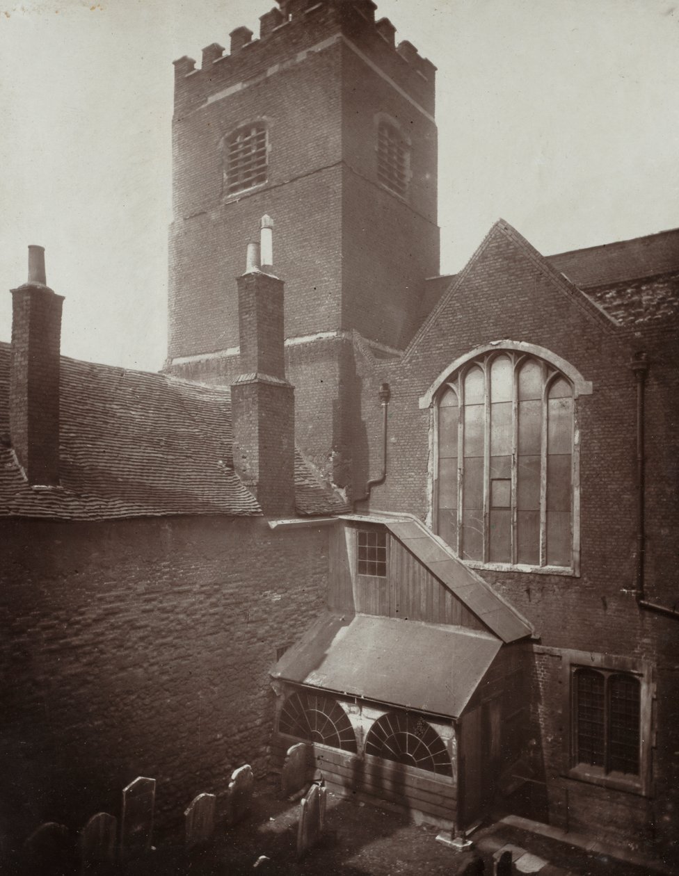 St. Bertholomews: A zöld templomkert a régi déli kereszthajó helyén alkotó: Alfred H. Bool