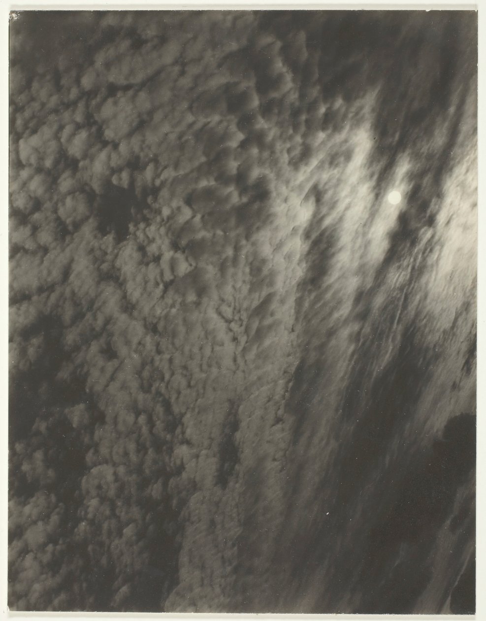 Egyenértékű, a harmadik készletből, 1929. 3. nyomat. alkotó: Alfred Stieglitz