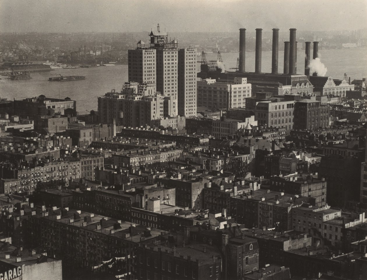A New York-i Sheltonból (3003-as szoba), délkeleti irányba nézve alkotó: Alfred Stieglitz
