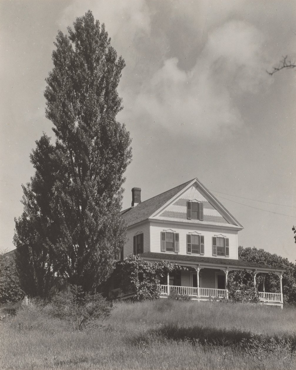 Ház a dombon, Lake George alkotó: Alfred Stieglitz