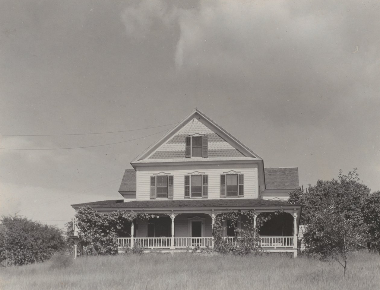 Ház a dombon, Lake George alkotó: Alfred Stieglitz