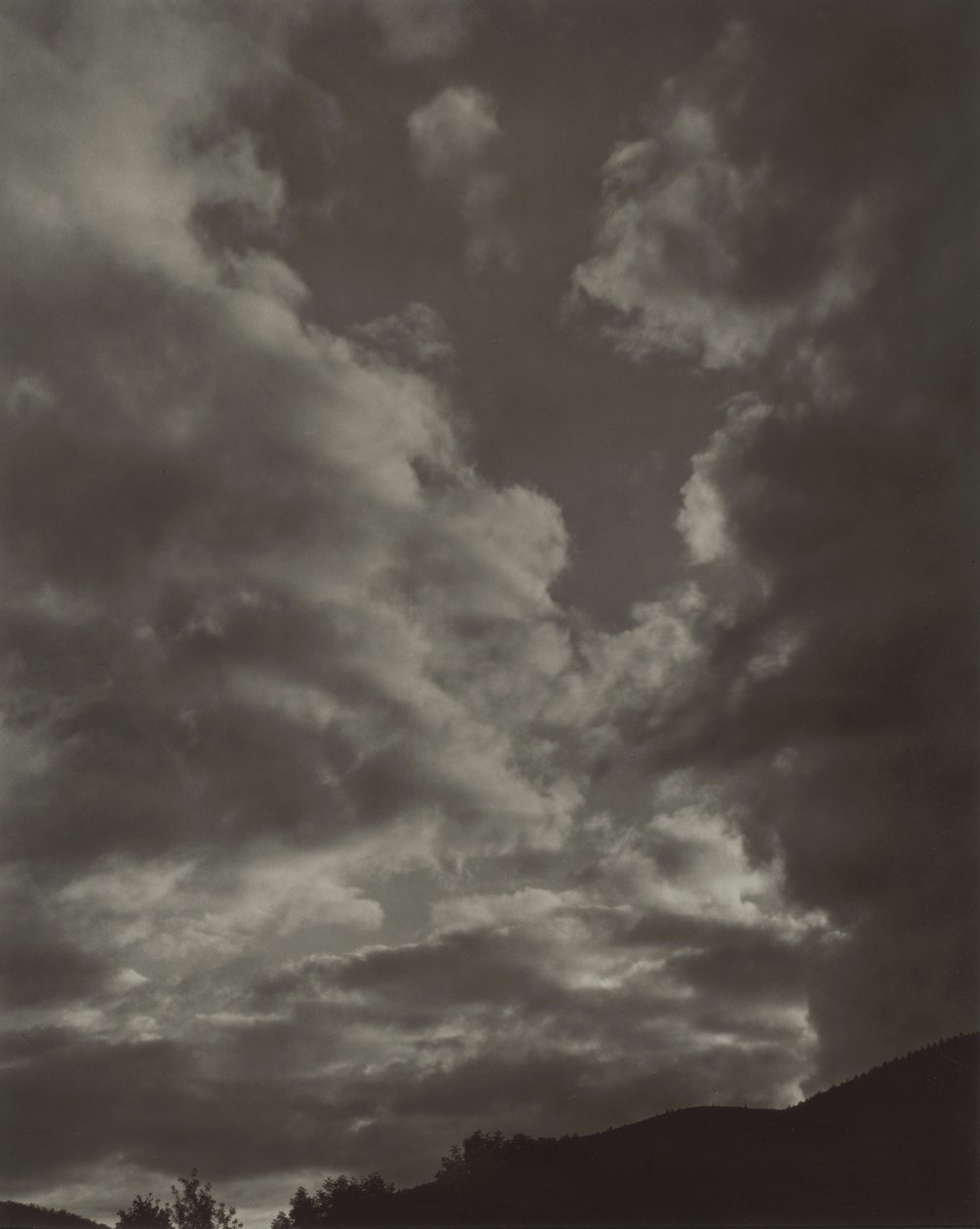 Zene - Tíz felhőfotográfiából álló sorozat, II. szám alkotó: Alfred Stieglitz