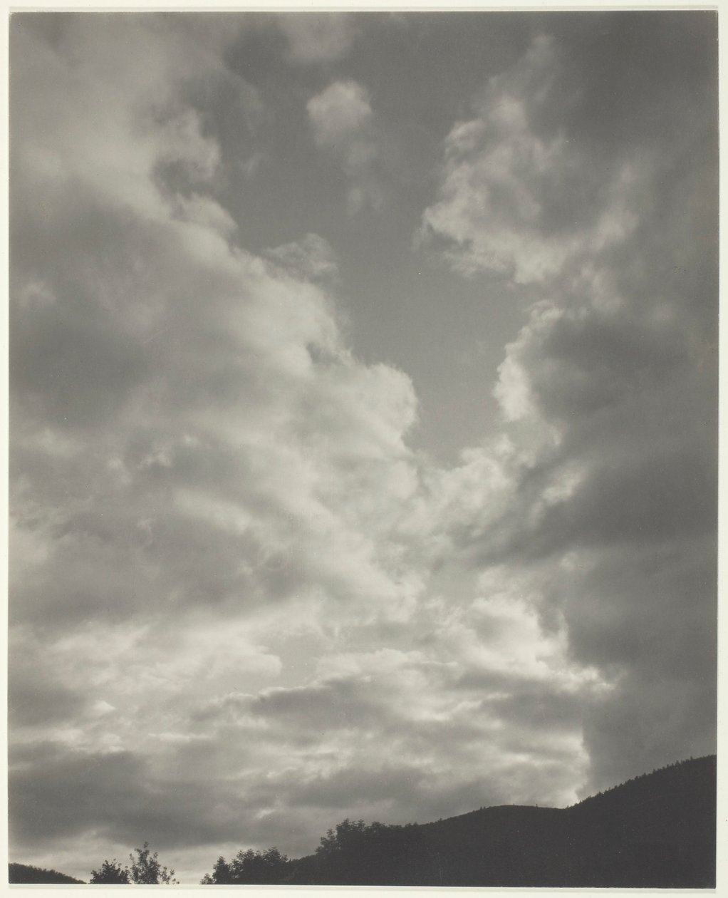 Zene - Tíz felhőfotó sorozata, II alkotó: Alfred Stieglitz