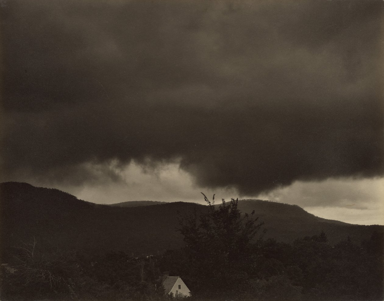 [Zene: Tíz felhőfotóból álló sorozat, 1. szám] alkotó: Alfred Stieglitz
