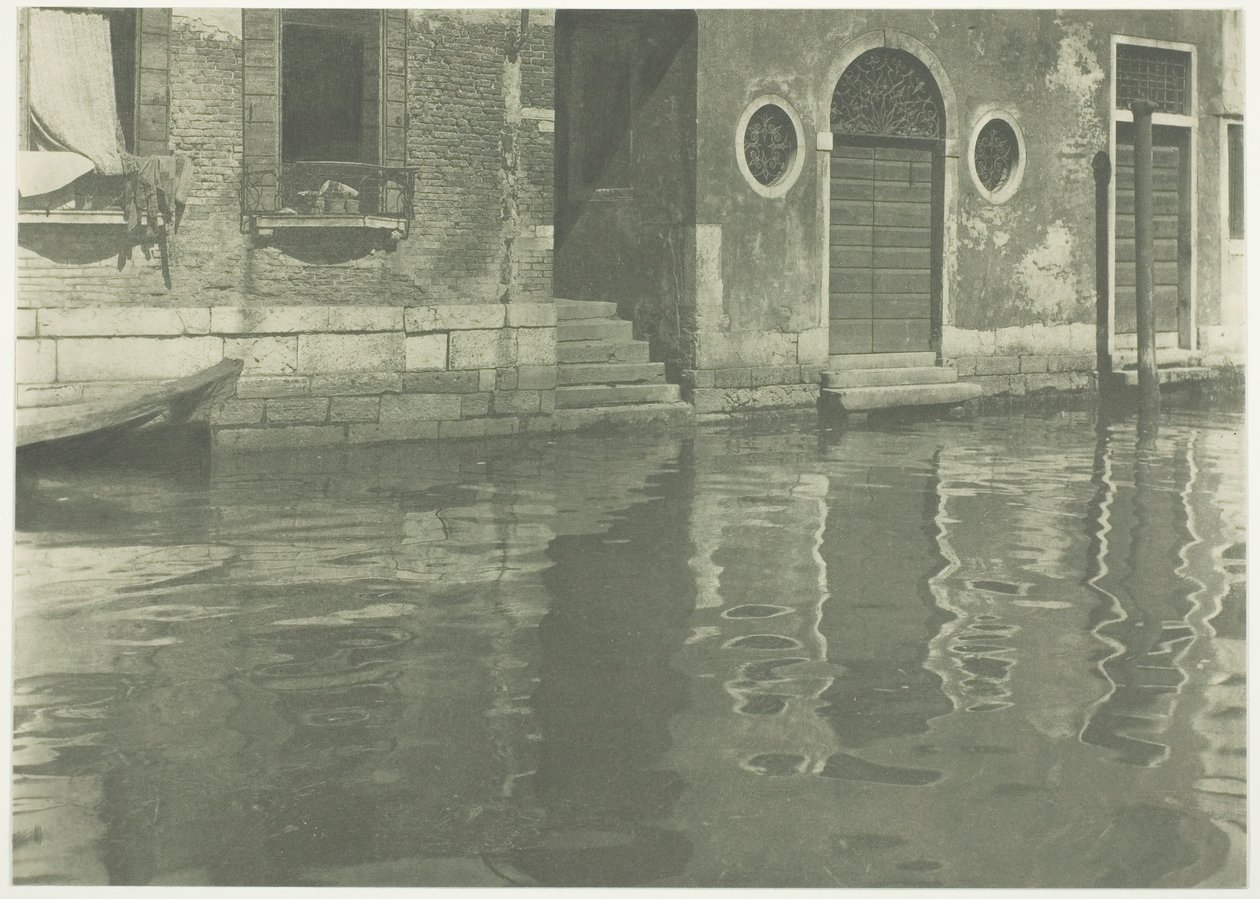 Tükröződések - Velence, 1894, nyomtatva 1897. alkotó: Alfred Stieglitz