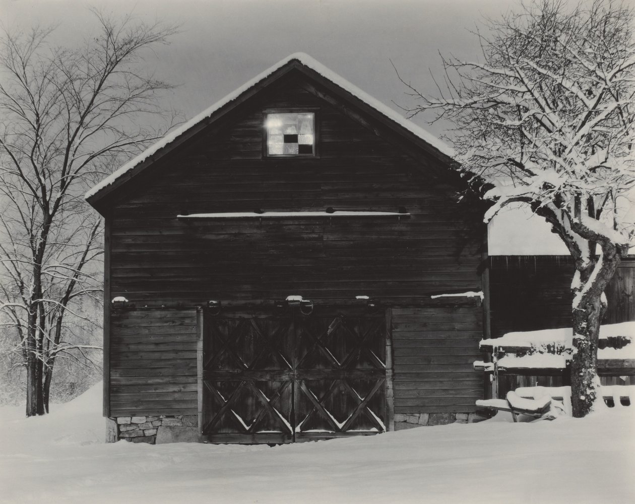 A fekete pajta és a fehér hó alkotó: Alfred Stieglitz