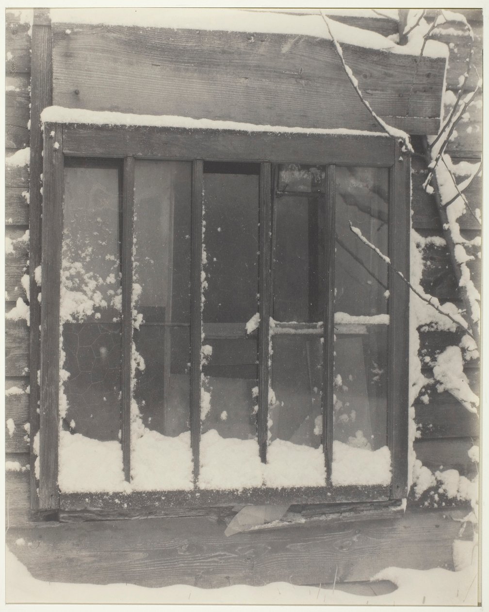 Ablak: fa, üveg, hó alkotó: Alfred Stieglitz