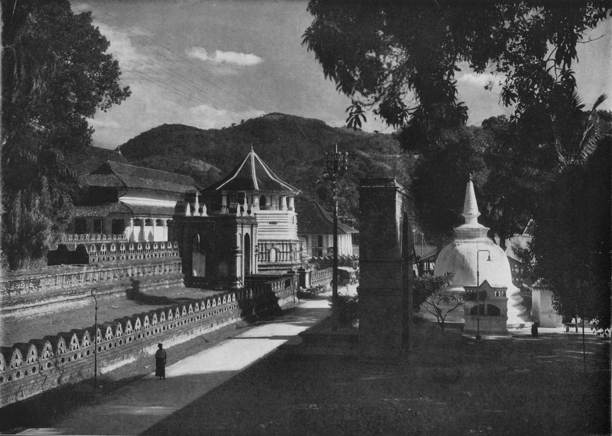 A Szent Fog temploma és Dagoba, Kandy, Ceylon, 1890, 1910 alkotó: Alfred William Amandus Plate