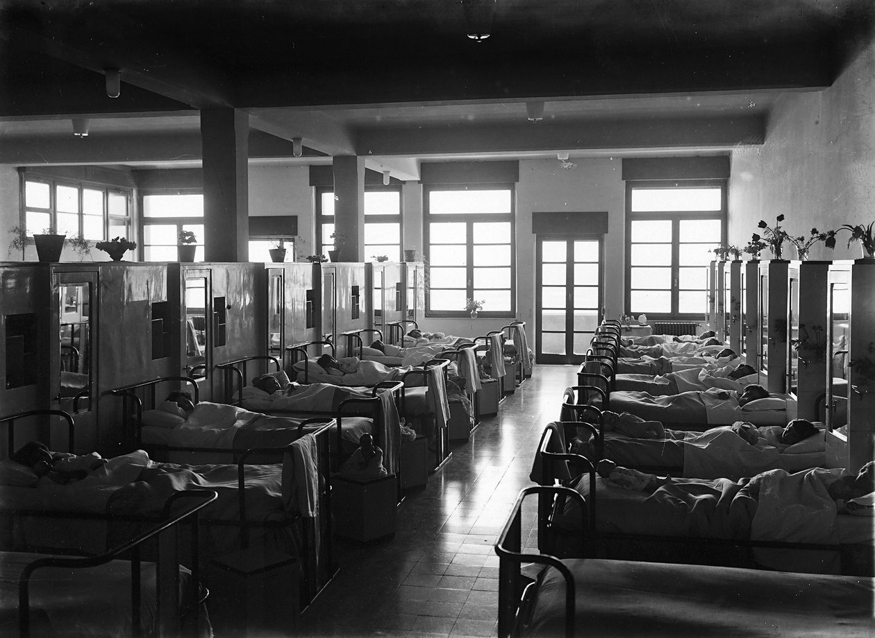 Villa Rosa Maltoni Mussolini: gyerekek az ágyukban (f/w fotó) alkotó: Fratelli Alinari