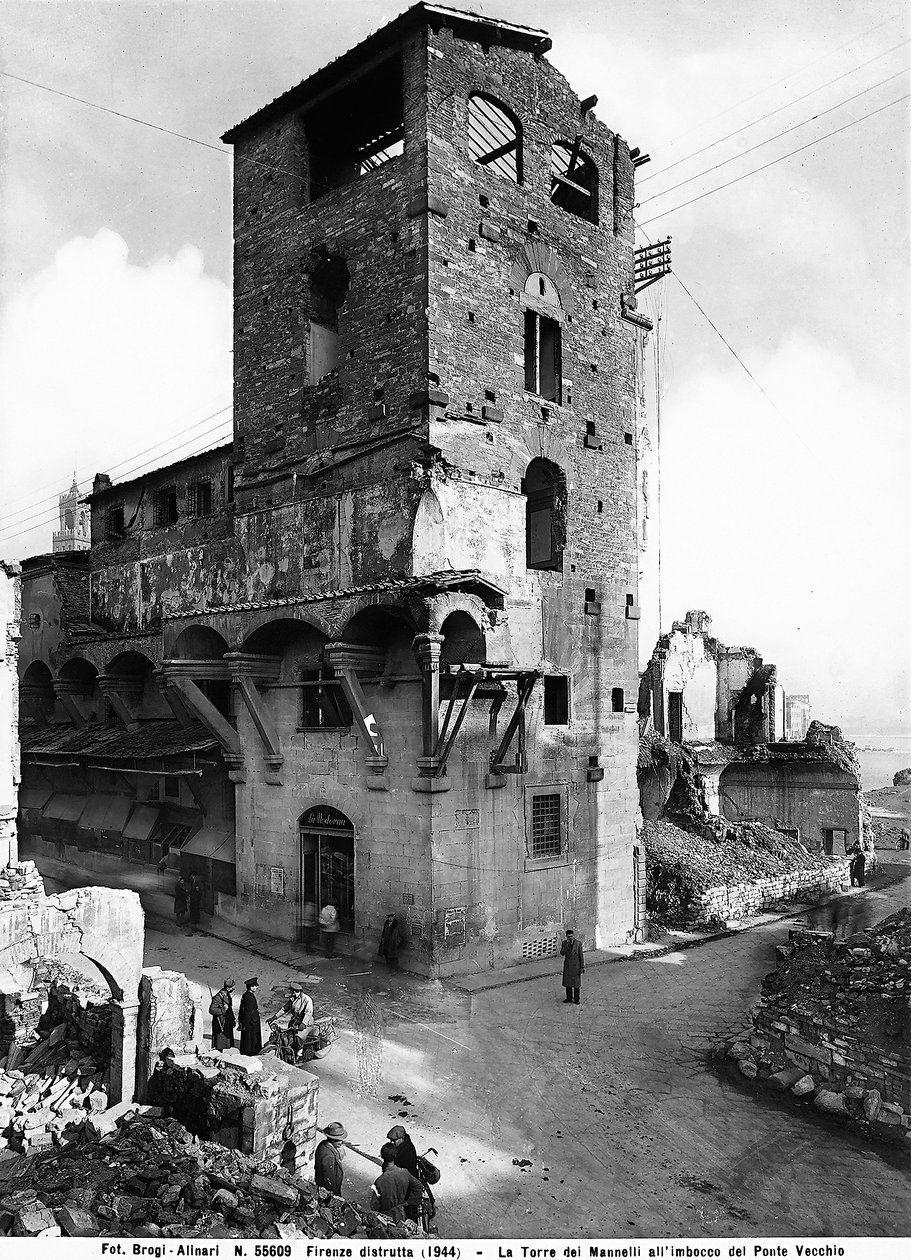világháború: A Firenzében, Ponte Vecchio végén lévő Mannelli-toronyban történt bombázás okozta károk. Ez a fénykép korábban a Brogi gyűjtemény része volt, de most az Alinari gyűjteményhez tartozik (f/w fotó) alkotó: Fratelli Alinari