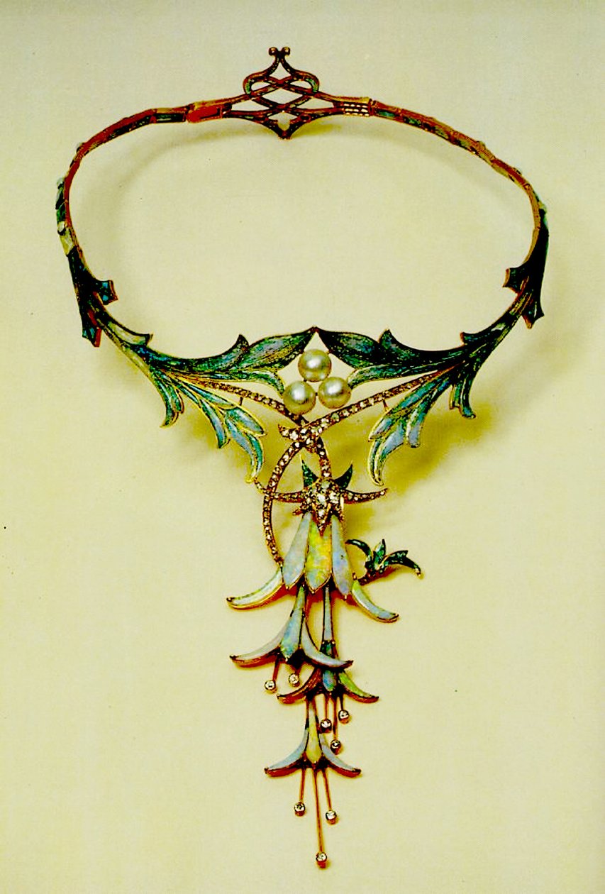 Nyaklánc, 1905 (opál, zafír, briliáns és arany) alkotó: Alphonse Mucha