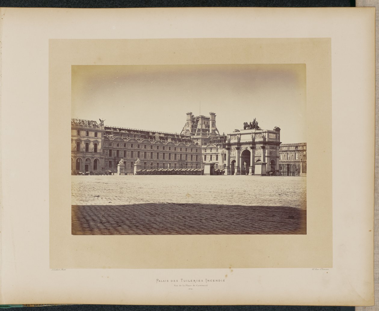 A lángoló Tuileriák palotája. Kilátás a Place du Carrouselre. alkotó: Alphonse J. Liébert