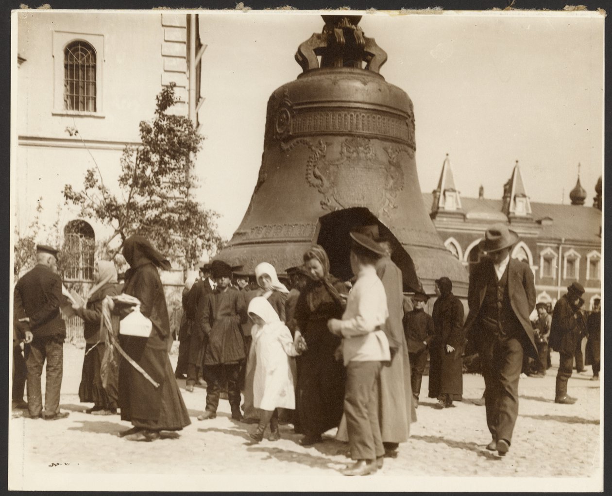 [Fényképek az oroszországi tanulmányútról, amelyeket a "A jobbágyság eltörlése Oroszországban" (1914) című festményhez használtak, a "Szlávok eposza ciklusból, Moszkva"] alkotó: Alphonse Maria Mucha