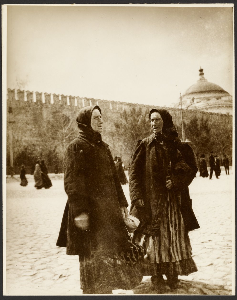 [Fényképek az oroszországi tanulmányútról, amelyeket a "A jobbágyság eltörlése Oroszországban" (1914) című festményhez használtak, a "Szlávok eposza ciklusból, Moszkva"] alkotó: Alphonse Maria Mucha