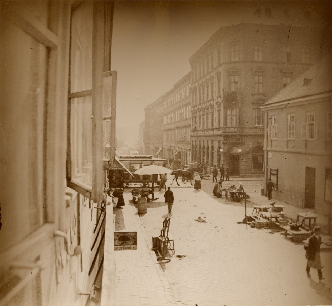 [Kilátás Mucha lakásának ablakából, az Amalienstrasse közelében, München] alkotó: Alphonse Maria Mucha
