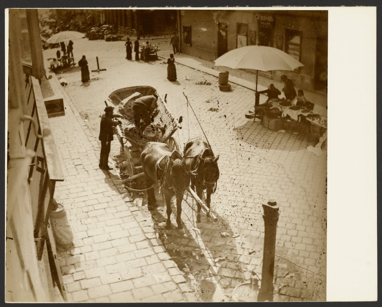 [Kilátás Mucha lakásának ablakából, az Amalienstrasse közelében, München] alkotó: Alphonse Maria Mucha