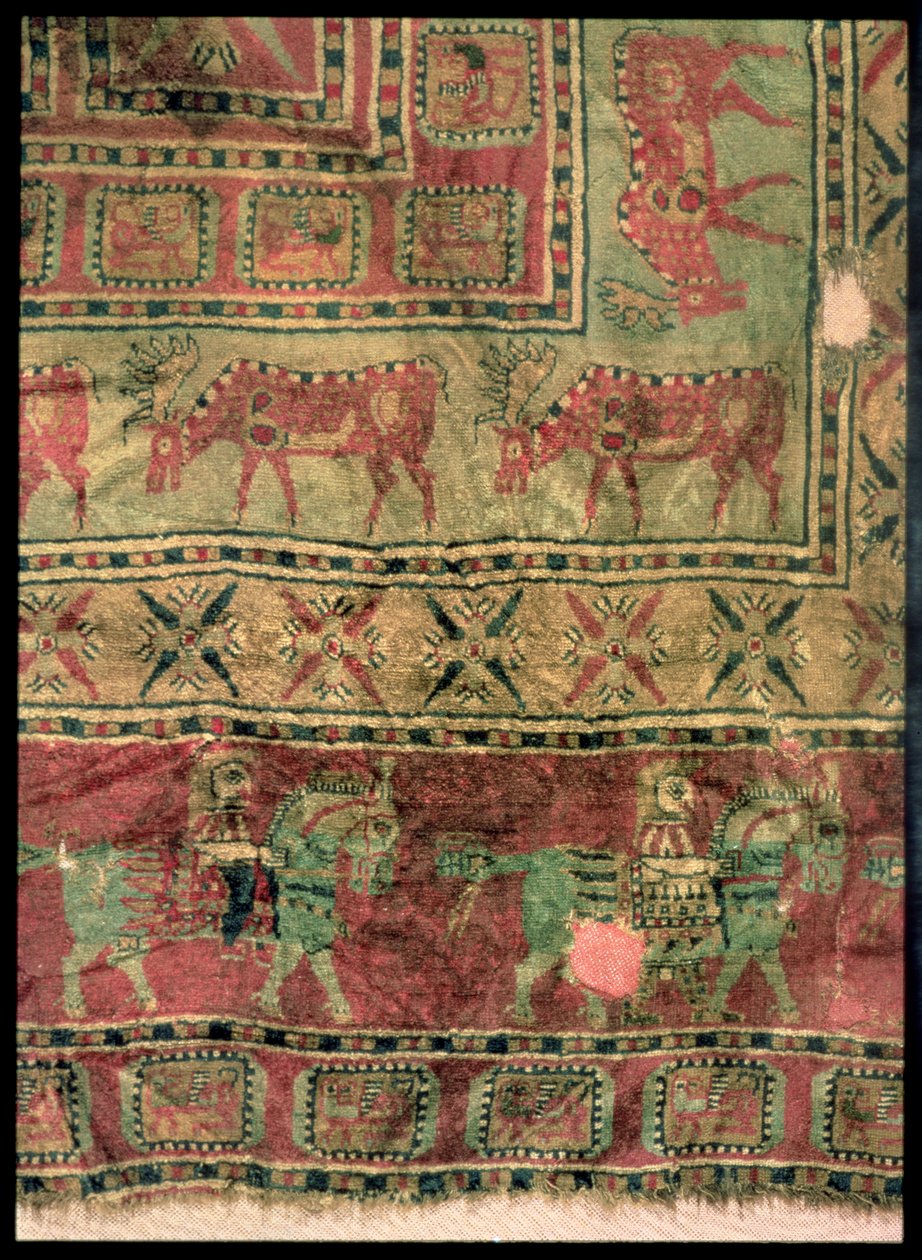 Cölöp szőnyeg, amely lovakat és lovasokat, dámszarvast és griffeket ábrázol a Pazyryk temetkezési halmából, Kr. e. 5-4. század (textil) alkotó: Altaic School