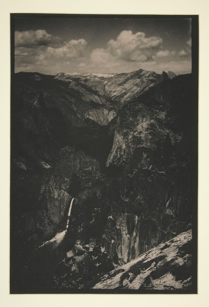 Yosemite: Távoli vízesés alkotó: Alvin Langdon Coburn