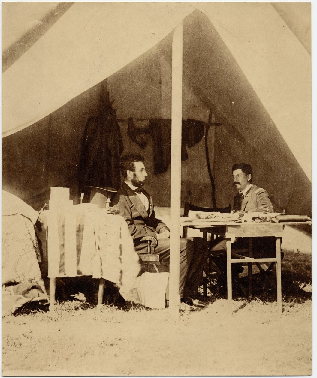 Abraham Lincoln (1809-65), az Egyesült Államok 16. elnöke és George Brinton McClellan (1826-85), az Unió hadseregének tábornoka (albumfotó) alkotó: American Photographer