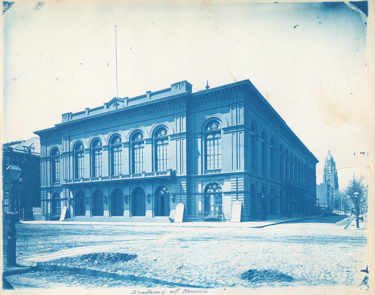 Zeneakadémia, Broad and Locust Streets, Philadelphia, PA, 1865 körül (cianotípia) alkotó: American Photographer