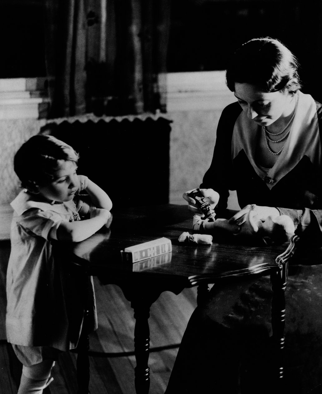 A Duco Cement reklámja, 1930-40 körül alkotó: American Photographer