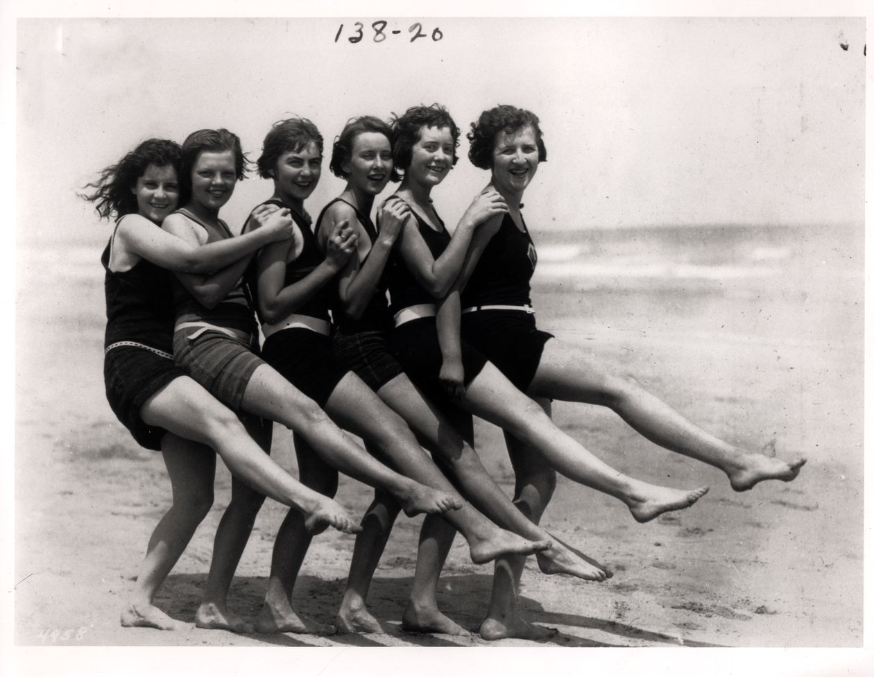 Fürdőszépek, 1924 alkotó: American Photographer