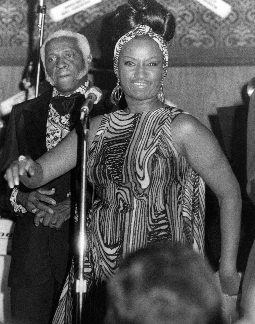 Celia Cruz a színpadon, 1976. július 15 alkotó: American Photographer