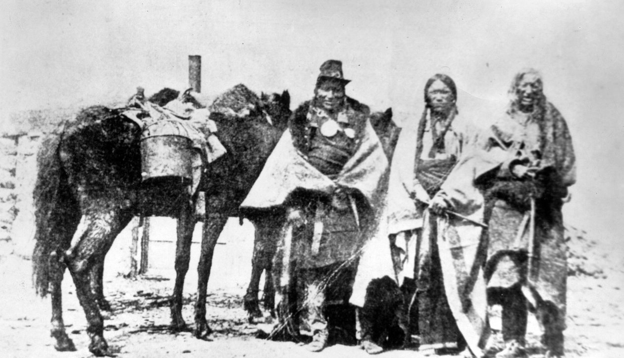 A Cheyenne főnökeit Custer tábornok tartotta túszként Mrs. Morgan és Mrs White visszatéréséért alkotó: American Photographer