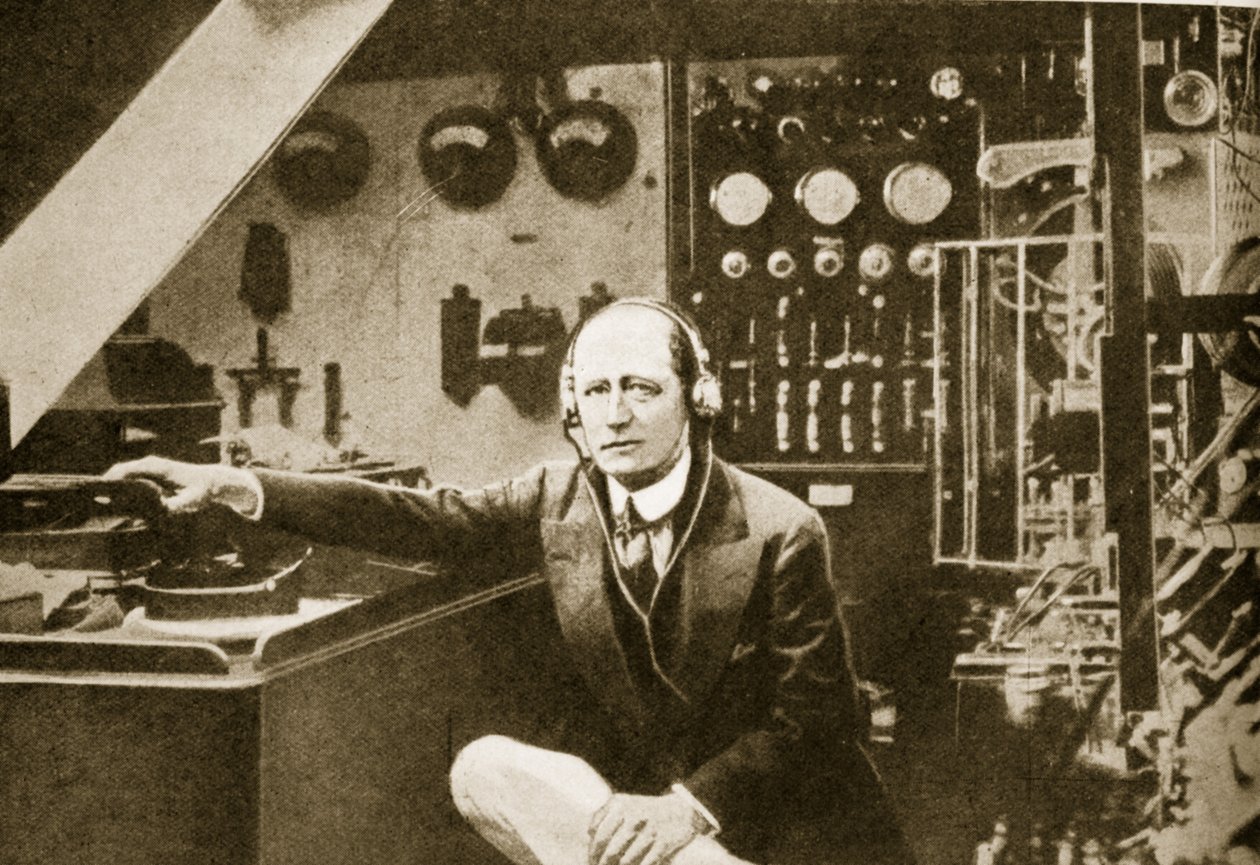 Guglielmo Marconi jachtja, Elettra vezeték nélküli kabinjában (szépia fotó) alkotó: American Photographer