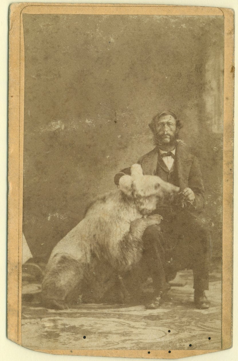 James Capen Grizzly Adams (1807-60) Grizzly Bear-mel fényképezett alkotó: American Photographer