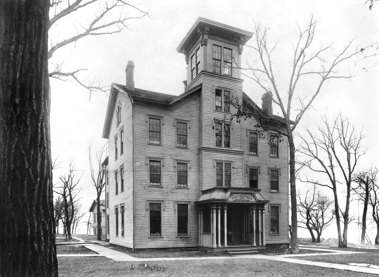 Old College, Evanston, 1855-ben épült alkotó: American Photographer