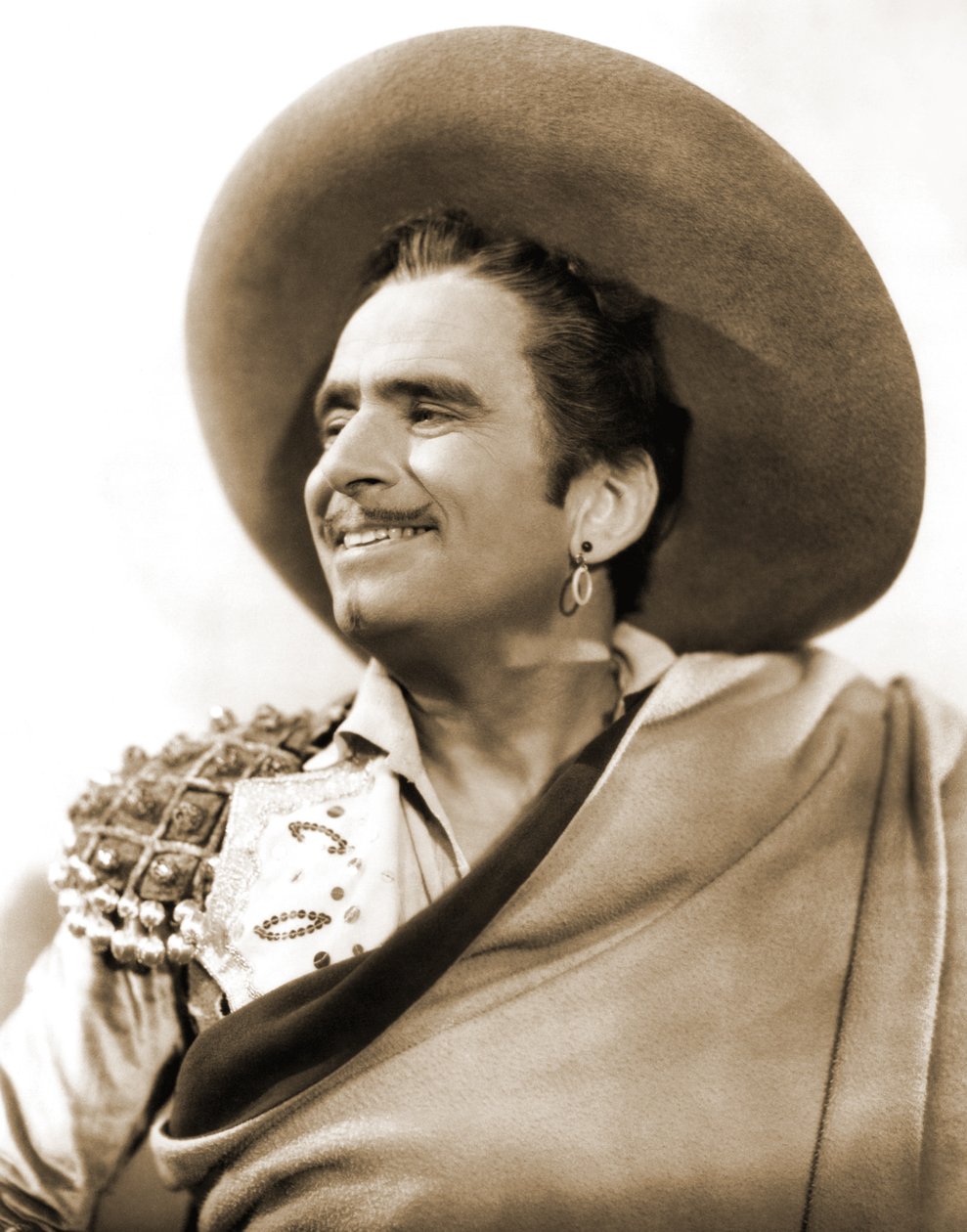Idősebb Douglas Fairbanks portréja, aki 1934-ben forgatja a Don Juan magánéletét alkotó: American Photographer