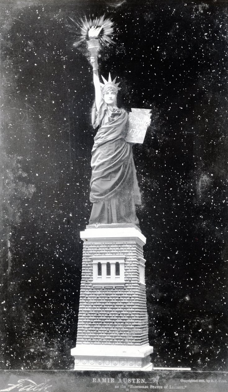 Ramie Austen, mint a Szabadság-szobor, 1885 alkotó: American Photographer