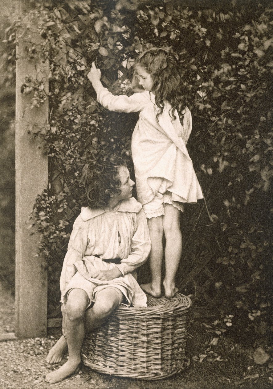 The Summer Garden, Sun Artists: A Serial of Artistic Photography, kiadó: Kegan Paul, Trench Trubner, London, 1889-91 alkotó: American Photographer