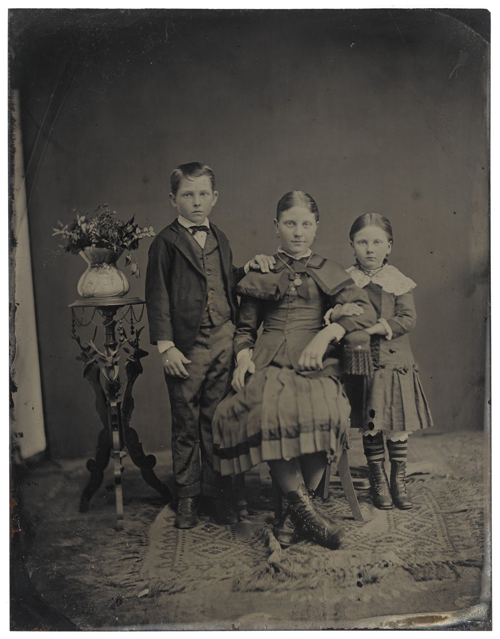 [Three Children], 1850-1910 (óntípus) alkotó: American Photographer